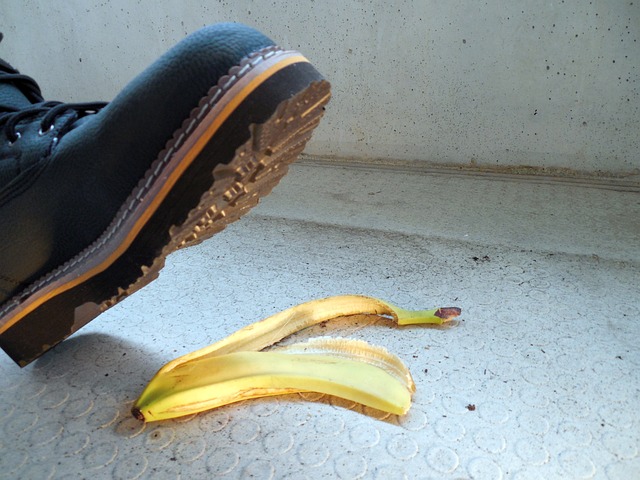 uklouznutí na banánové slupce